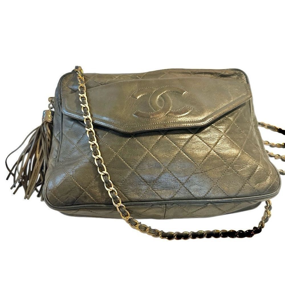 Chanel olive green leather crossbody bag with Tassel Accents - Picture 5 of 16